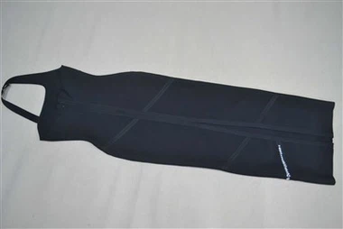 Elegancka czarna kantar - sukienka maxi szyi