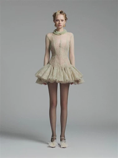 Zaczarowana koronkowa mini sukienka