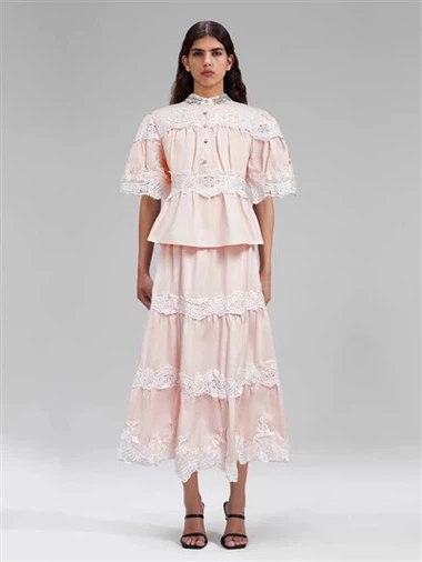 Romantyczna różowa koronka - przycięta sukienka